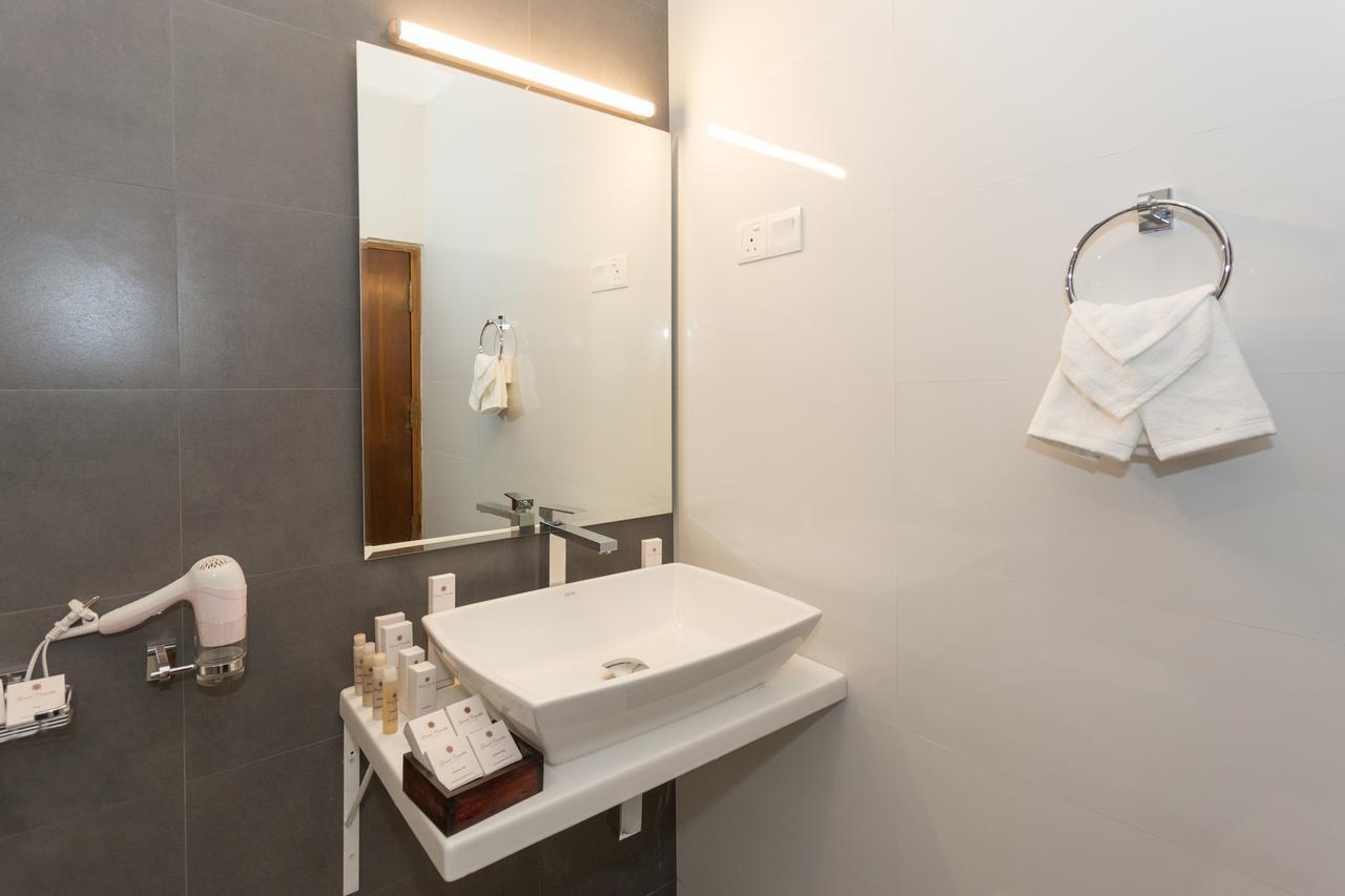 Grand Camellia Hotel Нувара-Элия Экстерьер фото