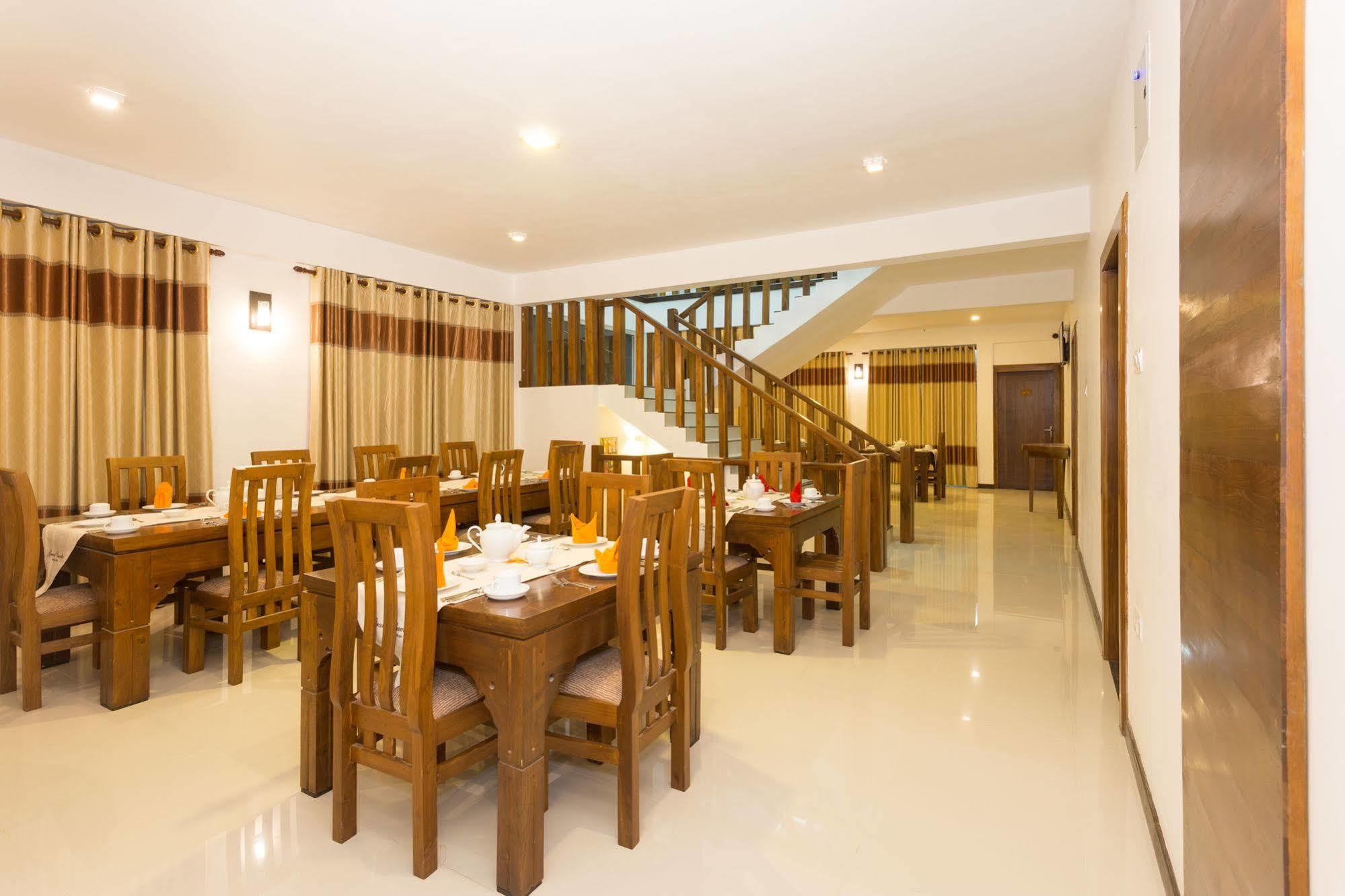 Grand Camellia Hotel Нувара-Элия Экстерьер фото