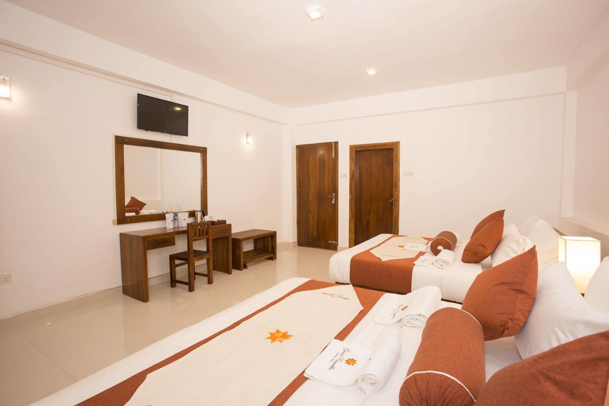 Grand Camellia Hotel Нувара-Элия Экстерьер фото